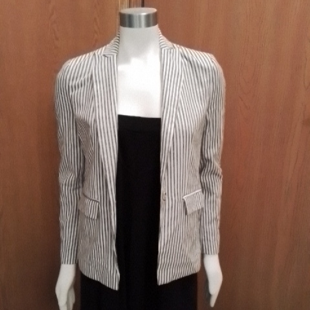 Jamison Linen Gray/White Striped Women's Blazer, Size XS.